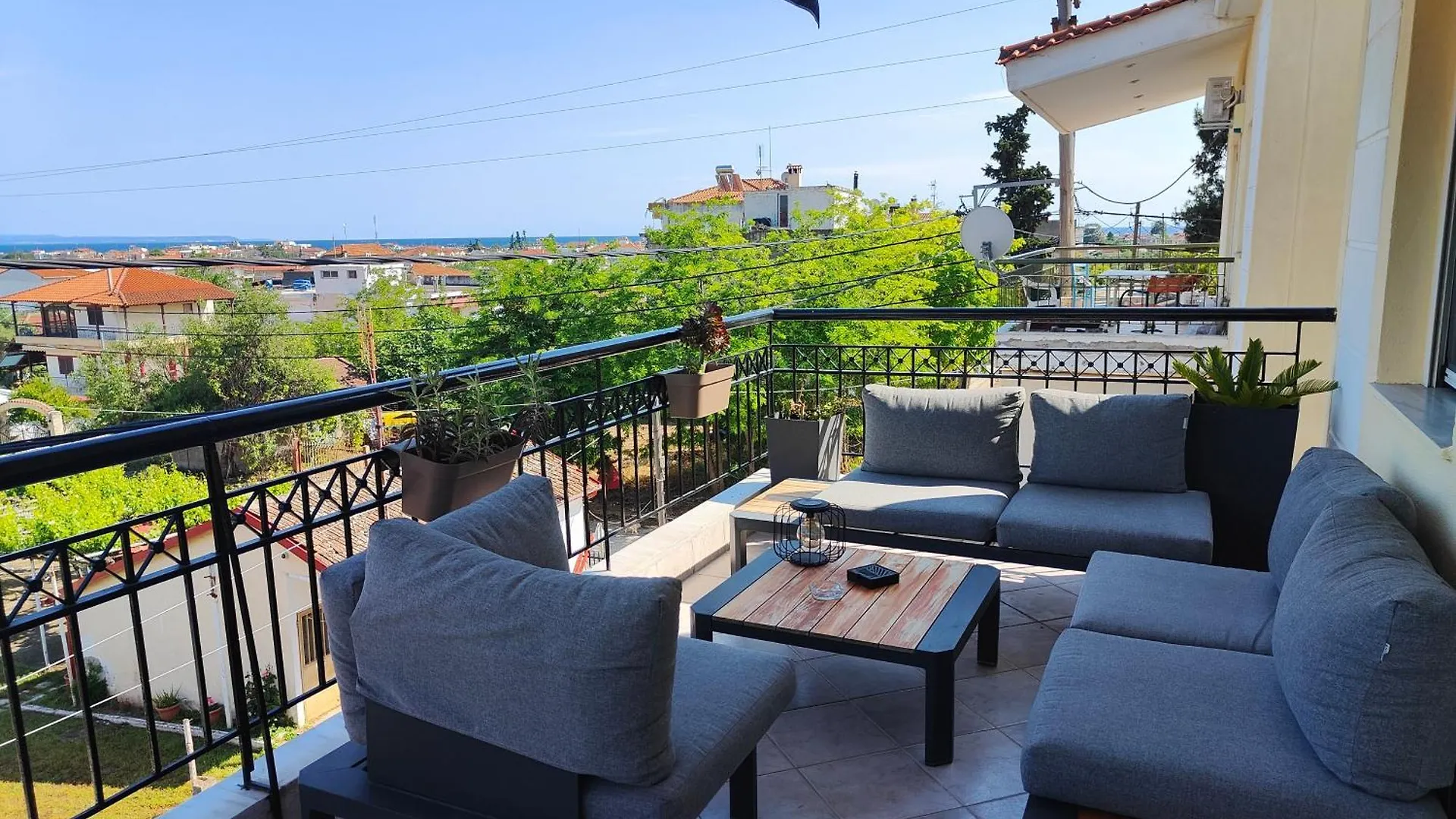 George'S Modern Apartment Nea Plagia