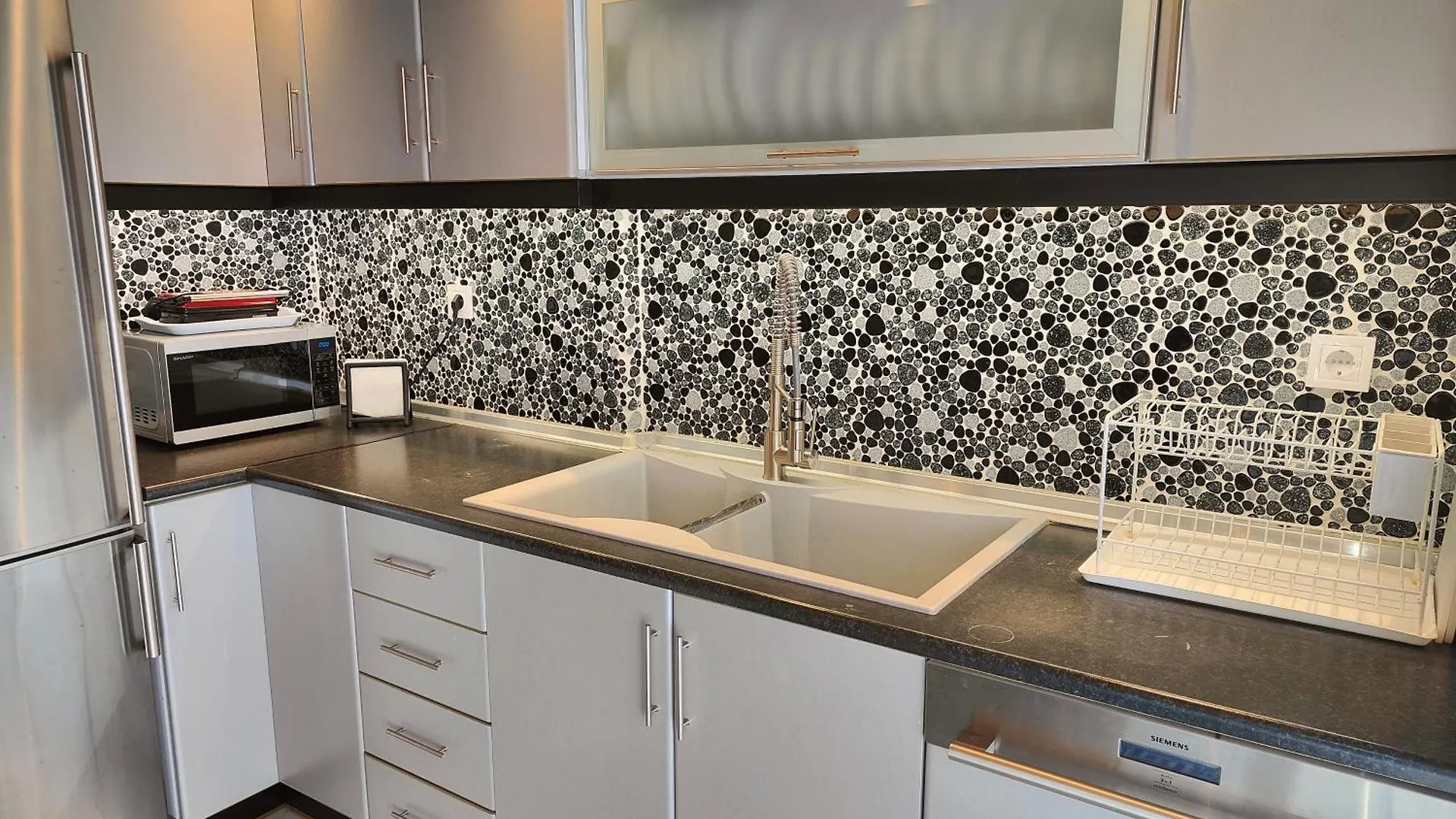 George'S Modern Apartment Nea Plagia